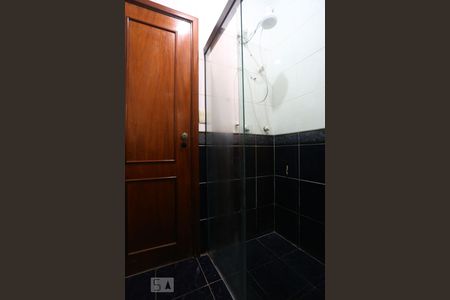 Casa para alugar com 245m², 3 quartos e 2 vagasBanheiro Social