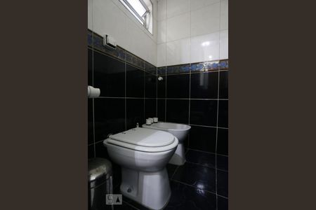 Casa para alugar com 245m², 3 quartos e 2 vagasBanheiro Social