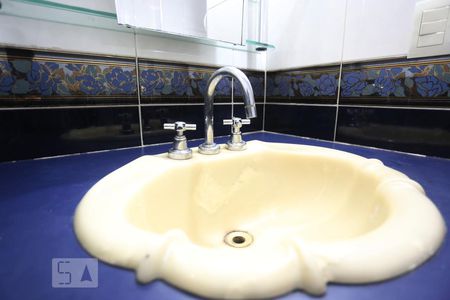 Casa para alugar com 245m², 3 quartos e 2 vagasBanheiro Social