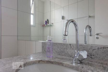 Pia Banheiro Social de apartamento para alugar com 2 quartos, 84m² em Santo Antônio, Belo Horizonte