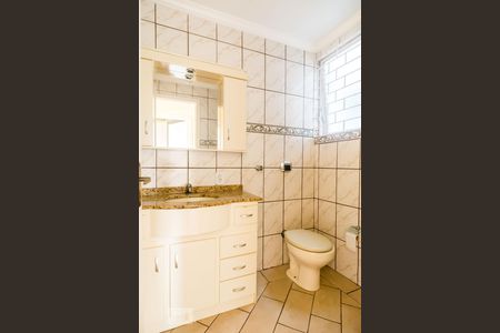 Banheiro de apartamento para alugar com 2 quartos, 80m² em Vila Jardim, Porto Alegre