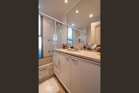 Apartamento para alugar com 450m², 4 quartos e 4 vagasBanheiro da suíte 3