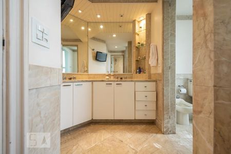 Apartamento para alugar com 450m², 4 quartos e 4 vagasBanheiro 1 da suíte 1