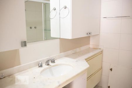 Apartamento para alugar com 130m², 3 quartos e 2 vagasBanheiro da Suíte
