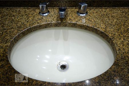 Lavatório do banheiro social de apartamento para alugar com 3 quartos, 124m² em Ipanema, Rio de Janeiro