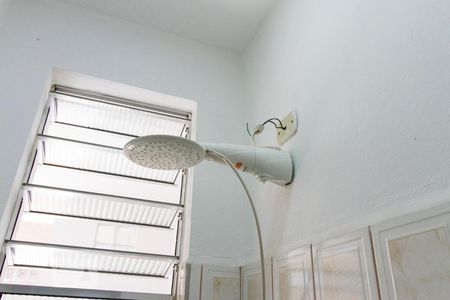 Casa à venda com 300m², 2 quartos e 1 vagaChuveiro do Banheiro 