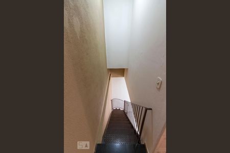 Casa à venda com 300m², 2 quartos e 1 vagaEscada de Acesso aos Quartos e Banheiro 