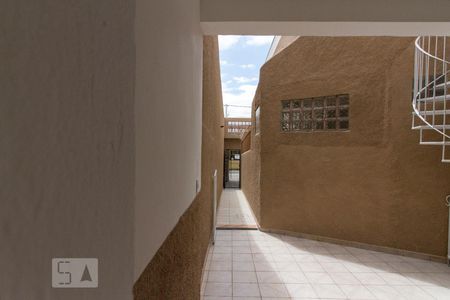 Casa à venda com 300m², 2 quartos e 1 vagaVista Externa da Janela da Sala 