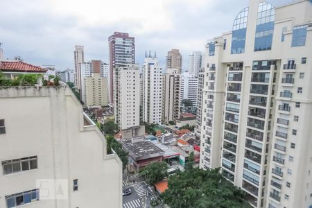 Vista sala de apartamento para alugar com 1 quarto, 45m² em Indianópolis, São Paulo