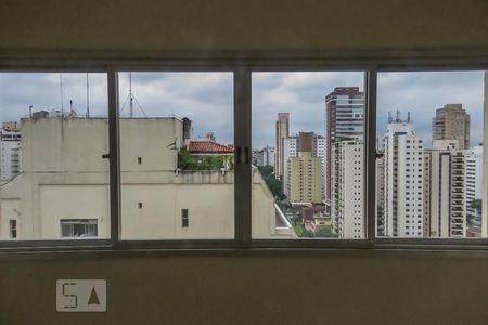 Vista sala de apartamento para alugar com 1 quarto, 45m² em Indianópolis, São Paulo