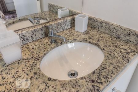 Apartamento à venda com 80m², 3 quartos e 1 vaga Apartamento à venda com 80m², 3 quartos e 1 vagaBanheiro da suite