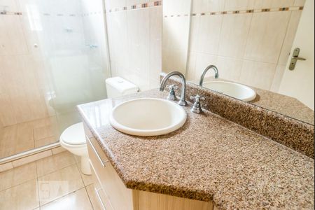 Banheiro de apartamento à venda com 3 quartos, 70m² em Rio Branco, Porto Alegre