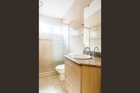 Banheiro de apartamento à venda com 3 quartos, 70m² em Rio Branco, Porto Alegre