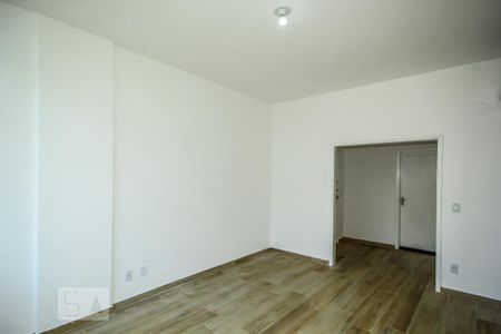 Apartamento à venda com 79m², 2 quartos e sem vagaSala