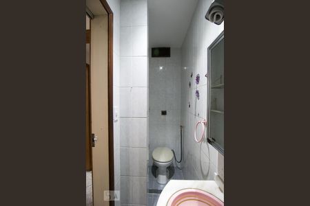 Banheiro social de apartamento à venda com 3 quartos, 90m² em Maracanã, Rio de Janeiro