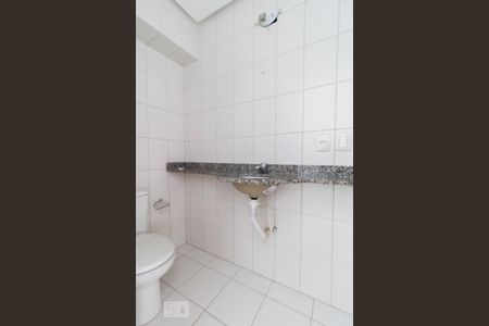 Banheiro de kitnet/studio para alugar com 1 quarto, 27m² em Centro Histórico, Porto Alegre