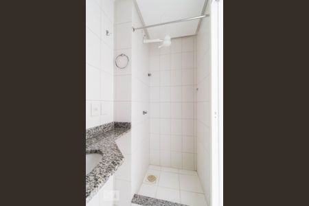 Banheiro de kitnet/studio para alugar com 1 quarto, 27m² em Centro Histórico, Porto Alegre