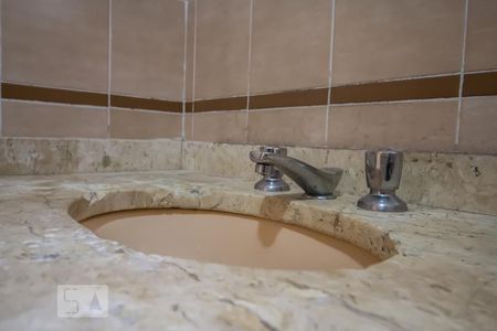 Apartamento para alugar com 125m², 3 quartos e 2 vagasBanheiro suíte detalhe