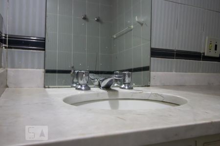 Apartamento para alugar com 125m², 3 quartos e 2 vagasBanheiro social detalhe