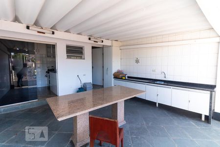 Casa à venda com 260m², 3 quartos e 2 vagasQuintal