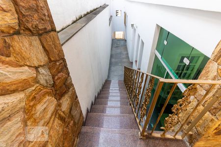 Casa à venda com 260m², 3 quartos e 2 vagasEscada 2