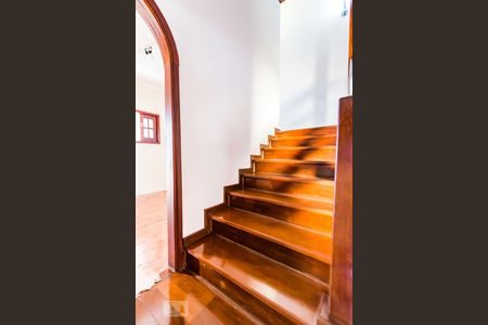 Casa à venda com 240m², 4 quartos e 4 vagasEscada - Andar Superior