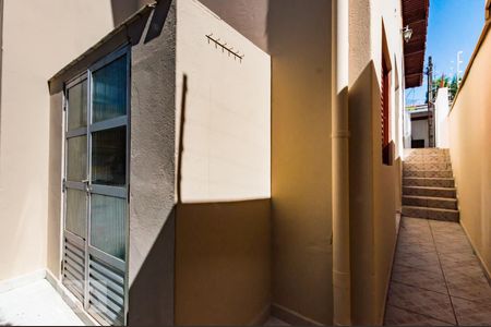 Casa à venda com 240m², 4 quartos e 4 vagasQuintal do Fundo - Lateral Esquerda