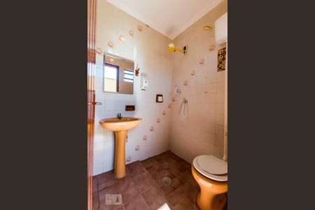 Casa à venda com 240m², 4 quartos e 4 vagasBanheiro de Serviço