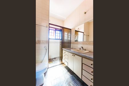 Casa à venda com 240m², 4 quartos e 4 vagasBanheiro