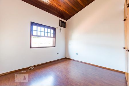 Casa à venda com 240m², 4 quartos e 4 vagasSuíte