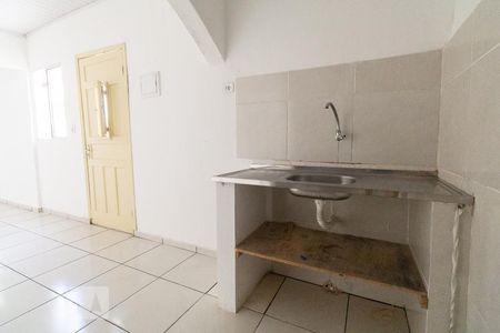 Sala e cozinha de casa para alugar com 1 quarto, 60m² em Vila Califórnia, São Paulo