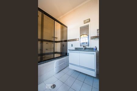 Casa à venda com 160m², 2 quartos e 3 vagasBanheiro da Suíte 2