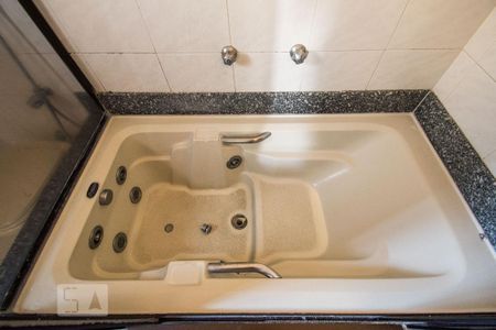 Casa à venda com 160m², 2 quartos e 3 vagasBanheiro da Suíte 2