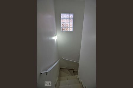 Escadas de casa à venda com 3 quartos, 116m² em Ferreira, São Paulo