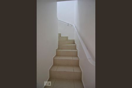 Escadas de casa para alugar com 3 quartos, 116m² em Ferreira, São Paulo