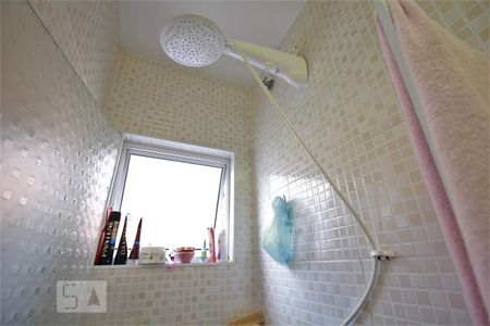 Chuveiro de casa para alugar com 3 quartos, 116m² em Ferreira, São Paulo