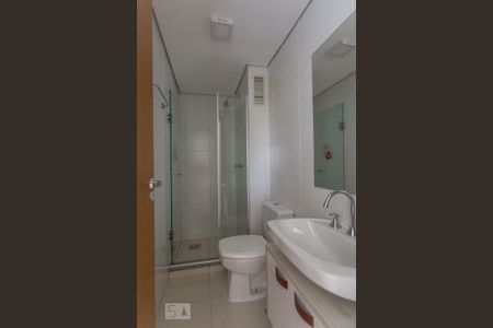 Banheiro da suíte de apartamento para alugar com 2 quartos, 54m² em Tristeza, Porto Alegre