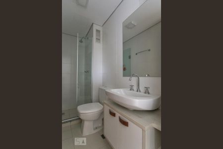 Banheiro da suíte de apartamento para alugar com 2 quartos, 54m² em Tristeza, Porto Alegre