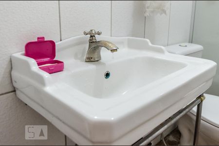 Banheiro de apartamento para alugar com 2 quartos, 53m² em Quitaúna, Osasco