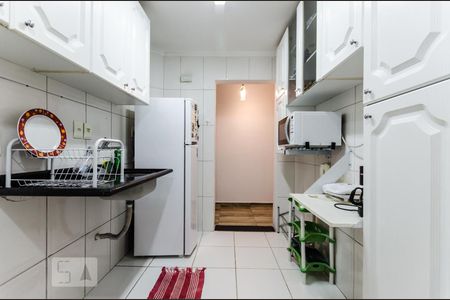 Cozinha de apartamento para alugar com 2 quartos, 53m² em Quitaúna, Osasco