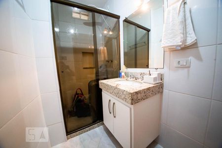 Banheiro da suíte de apartamento à venda com 2 quartos, 70m² em Santa Rosa, Niterói