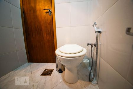 Banheiro da suíte de apartamento à venda com 2 quartos, 70m² em Santa Rosa, Niterói