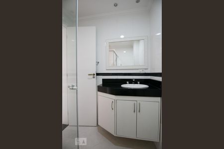 Banheiro social/Armário de apartamento para alugar com 3 quartos, 120m² em Tijuca, Rio de Janeiro