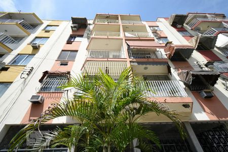 Apartamento para alugar com 68m², 2 quartos e 1 vaga Apartamento para alugar com 68m², 2 quartos e 1 vagaFachada