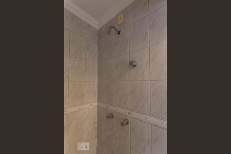 Banheiro da suíte de apartamento para alugar com 3 quartos, 70m² em São Sebastião, Porto Alegre