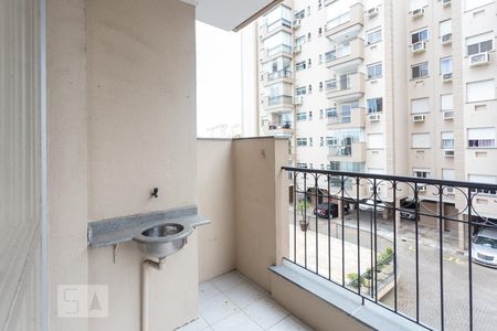 Sacada de apartamento para alugar com 3 quartos, 70m² em São Sebastião, Porto Alegre