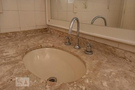 Apartamento para alugar com 222m², 4 quartos e 3 vagas Apartamento para alugar com 222m², 4 quartos e 3 vagasBanheiro da Suíte