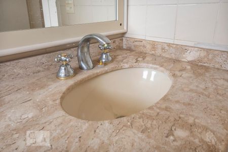 Apartamento para alugar com 222m², 4 quartos e 3 vagas Apartamento para alugar com 222m², 4 quartos e 3 vagasBanheiro social 1