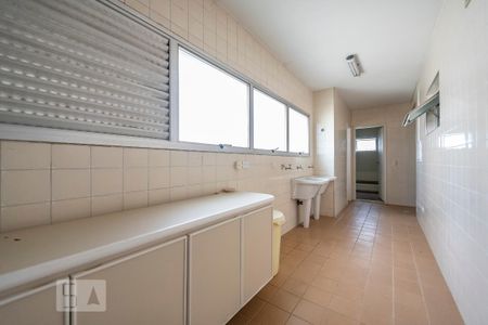Apartamento para alugar com 222m², 4 quartos e 3 vagas Apartamento para alugar com 222m², 4 quartos e 3 vagasÁrea de serviço