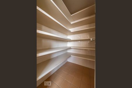 Apartamento para alugar com 222m², 4 quartos e 3 vagas Apartamento para alugar com 222m², 4 quartos e 3 vagasDespensa